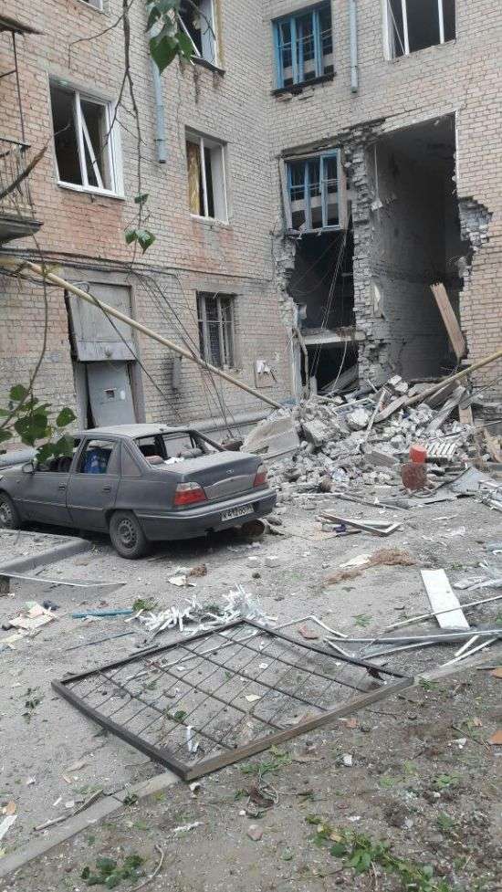 У Волгограді в результаті вибуху обвалився підїзд житлового будинку (6 фото)
