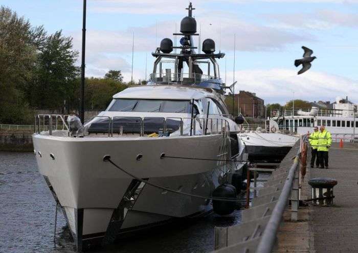 Яхта Lady M російського мільярдера Олексія Мордашова прибула в Глазго (8 фото)
