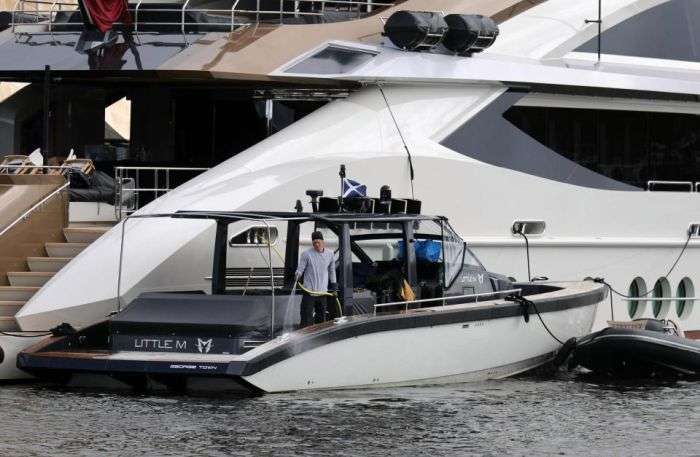 Яхта Lady M російського мільярдера Олексія Мордашова прибула в Глазго (8 фото)