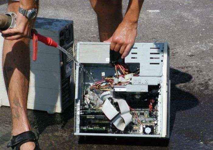 Винахідливі користувачі рятують компютер від перегріву (19 фото)