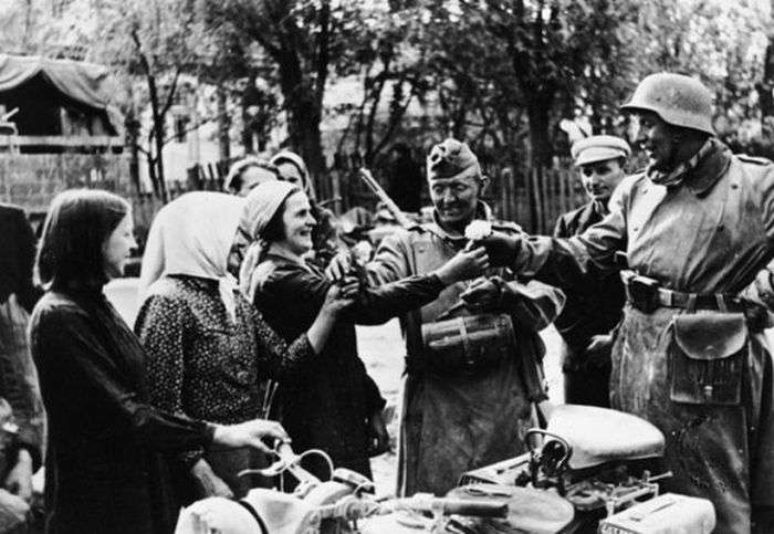 Знімки перших тижнів Великої Вітчизняної війни (25 фото)