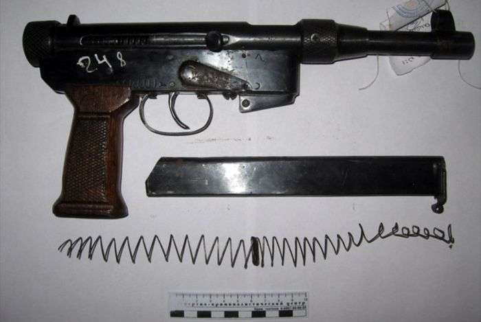 Саморобну вогнепальну зброю, вилучену поліцією (14 фото)