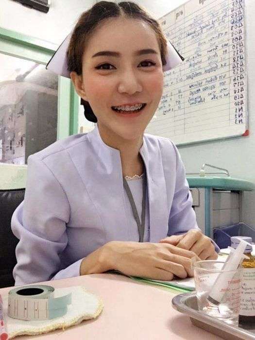 У Таїланді медсестрі довелося звільнитися з-за короткій спідниці (10 фото)