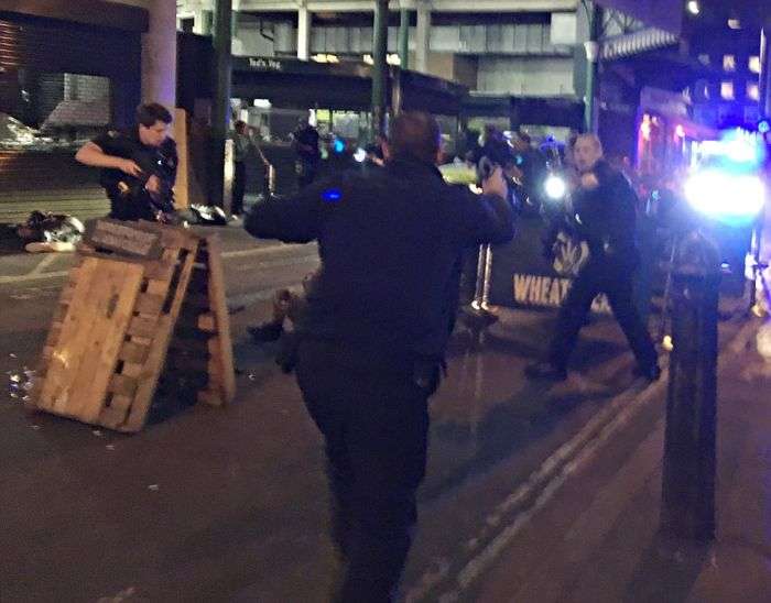 Терористи ИГИЛ влаштували черговий теракт в Лондоні (17 фото + 3 відео)