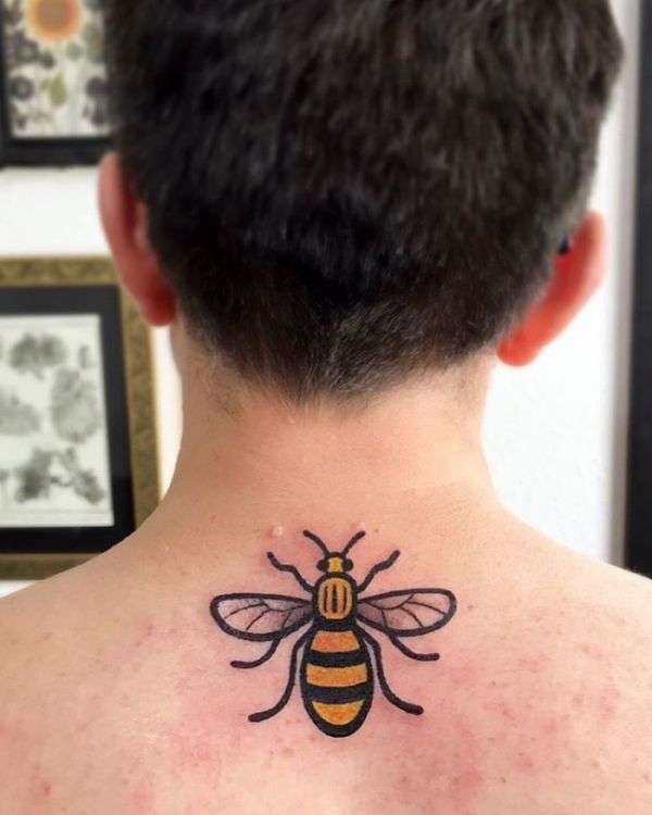 Татуювання з бджолою в память про жертви теракту в Манчестері (10 фото)