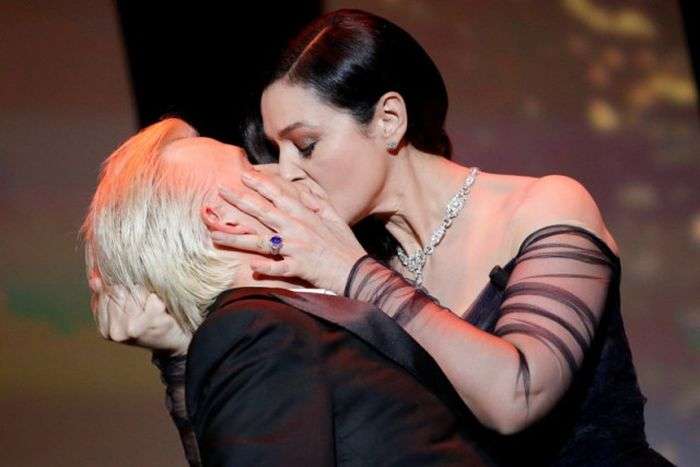 Пристрасний поцілунок Моніки Беллуччі і Алекса Луца на Каннському кінофестивалі (7 фото + відео)