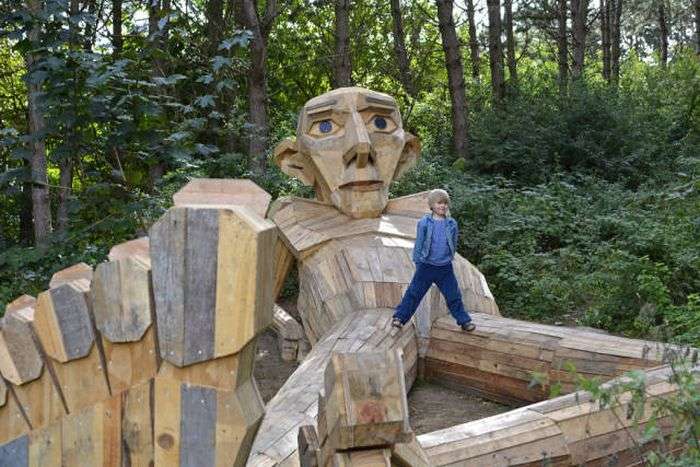 Велетенські деревяні скульптури Томаса Дамбо (17 фото)