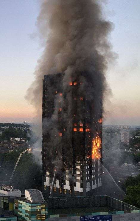 У Лондоні горить 27-поверховий житловий будинок (11 фото + 2 відео)