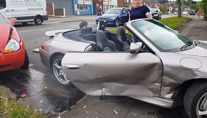 Британець спокійно відреагував на розбитий ексклюзивний спорткар Porsche 911 (5 фото)