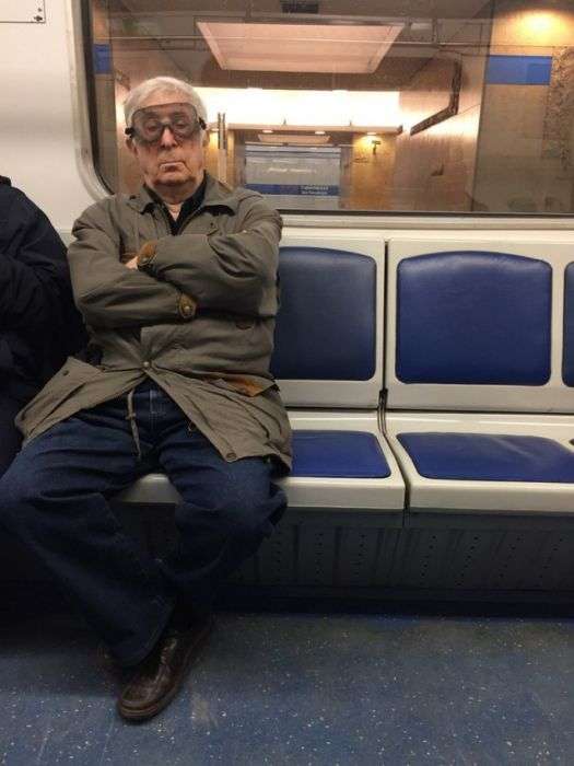 Дивні пасажири російського метро (33 фото)