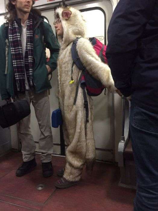 Дивні пасажири російського метро (33 фото)