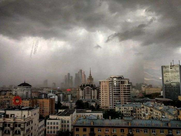 На Москву обрушився ураган (18 фото + 3 відео)
