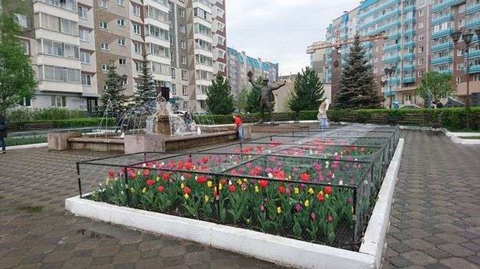 Антивандальні клумби Красноярська (2 фото)