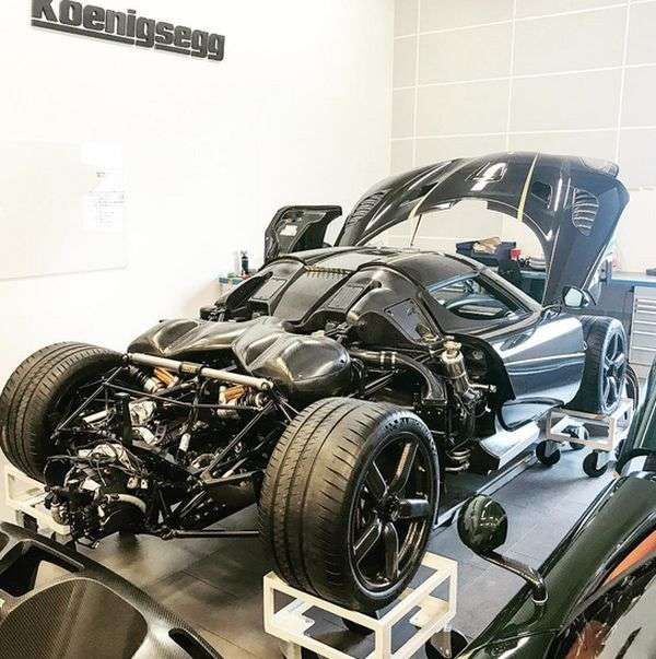 Розбитий перед передачею клієнта гіперкар Koenigsegg Agera RS Gryphon замінять на новий (2 фото)
