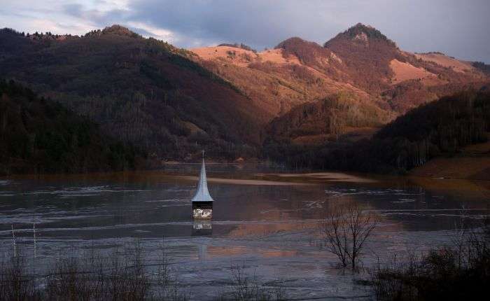 Джамана - румунська село, затоплена отруйними відходами (12 фото)
