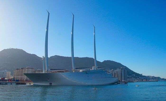 Яхта російського мільярдера Андрія Мельниченка Sailing A Yacht на випробуваннях в Гібралтарі (6 фото + відео)