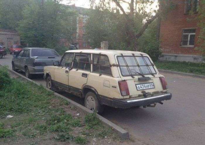 Хтось дуже сильно турбується про своє майно (43 фото)