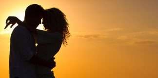 Обійми заспокоюють біль і знижують стрес (4 фото)