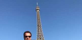 Арнольд Шварценеггер «зіпсував» групове фото тайських туристів (3 фото)