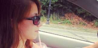 Приколи з жінками за кермом (47 фото)