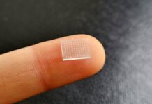 Вчені створили вакцинний пластир від covid-19, він в рази сильніше уколів