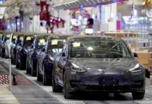 Продажі автомобілів з двс в китаї впали через дефіцит чіпів, а поставки електромобілів б’ють рекорди