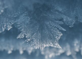 Хмари в Антарктиді: напрочуд мало частинок льоду і що це означає для клімату