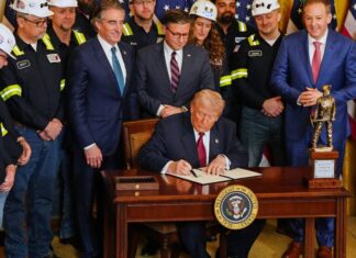 Адміністрація Трампа дала вказівку армії закуповувати електроенергію у вугільних електростанцій