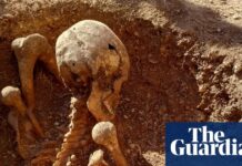 Стародавній скелет, знайдений у Франції, є останнім, який сидить вертикально