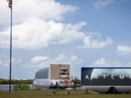 Основний ступінь ракети Artemis 3 SLS прибув до Флориди для запуску в 2027 році (фото)