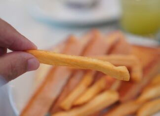 Cecità da fast food: come patatine e prosciutto hanno distrutto la vista di un adolescente